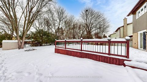 Photo 13 at 20 Springburn Crescent, Aurora Highlands, Aurora