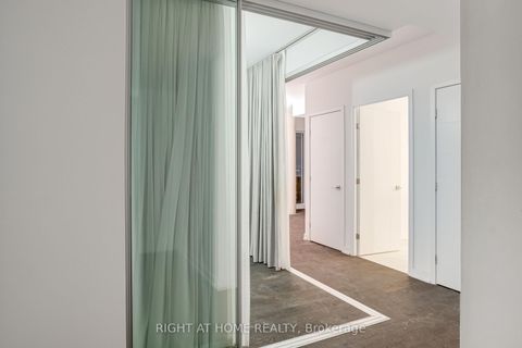 Photo 4 at 4702 - 488 UNIVERSITY Avenue, Chinatown, Toronto