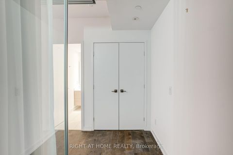 Photo 5 at 4702 - 488 UNIVERSITY Avenue, Chinatown, Toronto