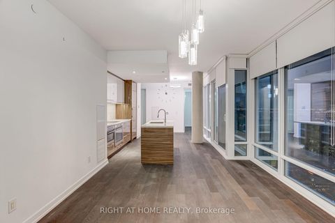 Photo 11 at 4702 - 488 UNIVERSITY Avenue, Chinatown, Toronto