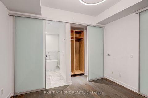 Photo 14 at 4702 - 488 UNIVERSITY Avenue, Chinatown, Toronto