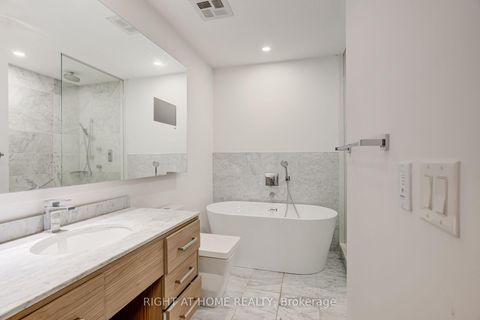 Photo 16 at 4702 - 488 UNIVERSITY Avenue, Chinatown, Toronto