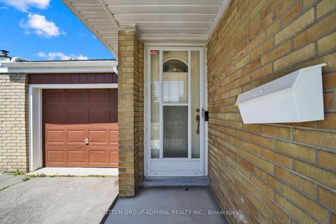 Photo 2 at 38 Frankton Crescent, York University Heights, Toronto