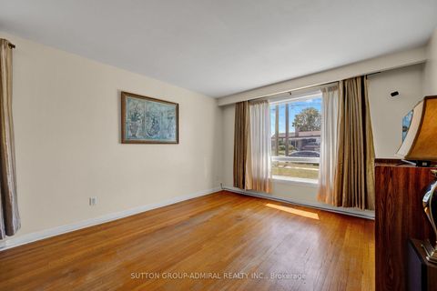 Photo 4 at 38 Frankton Crescent, York University Heights, Toronto