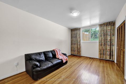 Photo 18 at 38 Frankton Crescent, York University Heights, Toronto