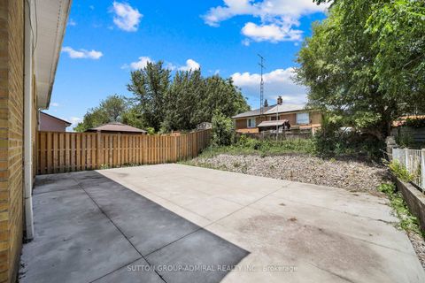 Photo 37 at 38 Frankton Crescent, York University Heights, Toronto