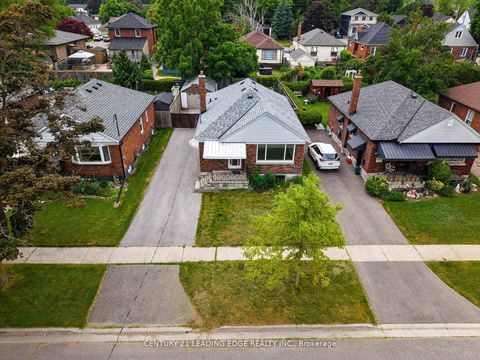 Photo 5 at 96 Oakes Avenue, O'Neill, Oshawa