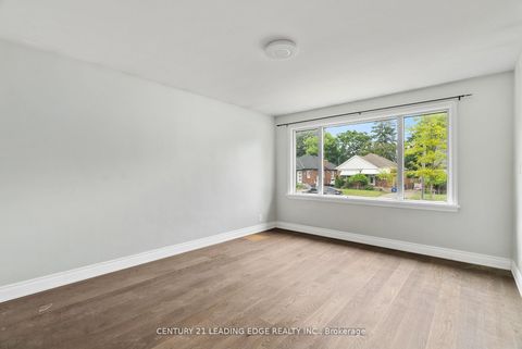 Photo 7 at 96 Oakes Avenue, O'Neill, Oshawa