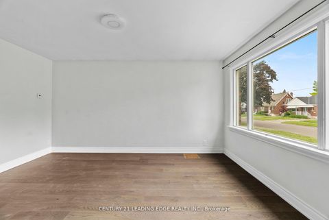 Photo 8 at 96 Oakes Avenue, O'Neill, Oshawa