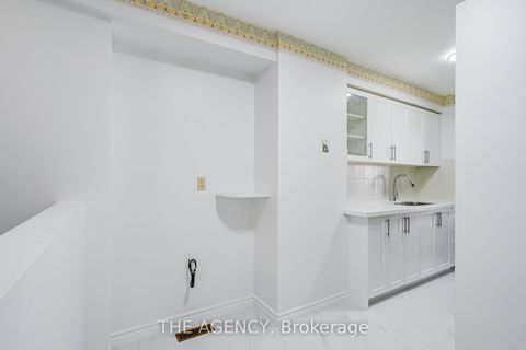 Photo 11 at 142 Greenbrae Circuit, Woburn, Toronto