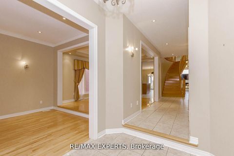 Photo 5 at 150 Saint Nicholas Crescent, Vellore Village, Vaughan