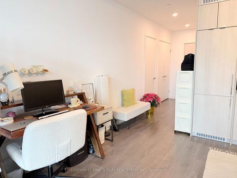 Photo 3 at 5007 - 115 Blue Jay Way, Waterfront Communities C1, Toronto