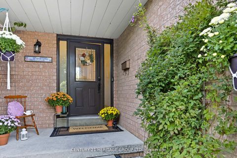 Photo 3 at 398 Carruthers Avenue, Summerhill Estates, Newmarket
