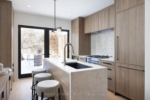 Photo 10 at 292 Borden Street, University, Toronto