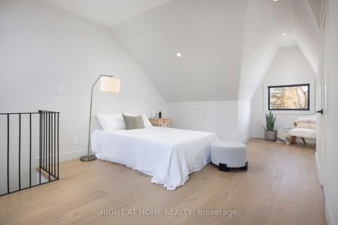 Photo 31 at 292 Borden Street, University, Toronto