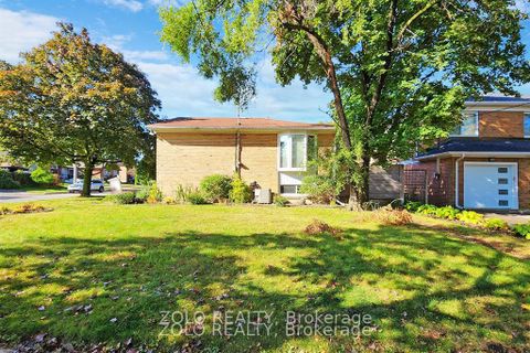 Photo 3 at 212 Goddard Street, Bathurst Manor, Toronto