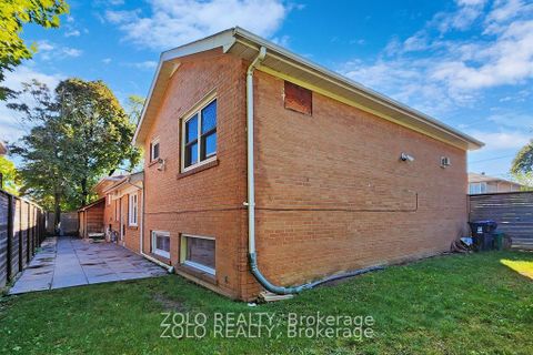 Photo 38 at 212 Goddard Street, Bathurst Manor, Toronto