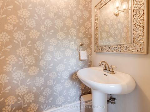 Photo 13 at 1050 Masters Green, GA Glen Abbey, Oakville