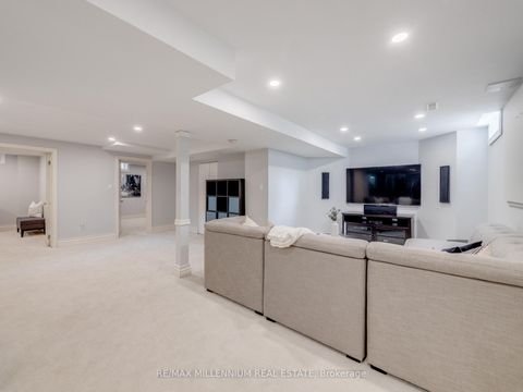 Photo 25 at 1050 Masters Green, GA Glen Abbey, Oakville