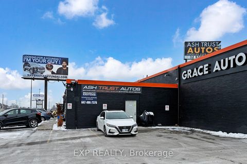 Photo 2 at 32 Stoffel Drive, Clairville, Toronto