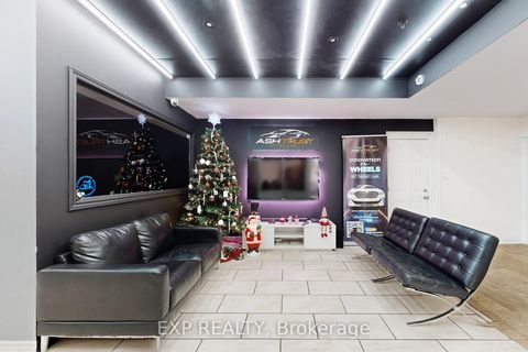 Photo 6 at 32 Stoffel Drive, Clairville, Toronto