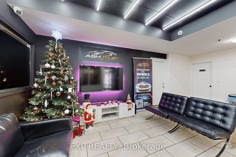 Photo 7 at 32 Stoffel Drive, Clairville, Toronto