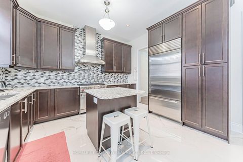 Photo 11 at 61 Ross Vennare Crescent, Kleinburg, Vaughan