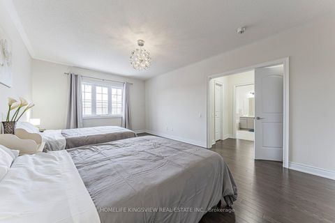 Photo 25 at 61 Ross Vennare Crescent, Kleinburg, Vaughan