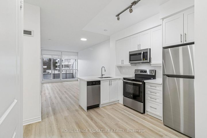 Photo 2 at 226 - 2885 Bayview Avenue, Bayview Village, Toronto