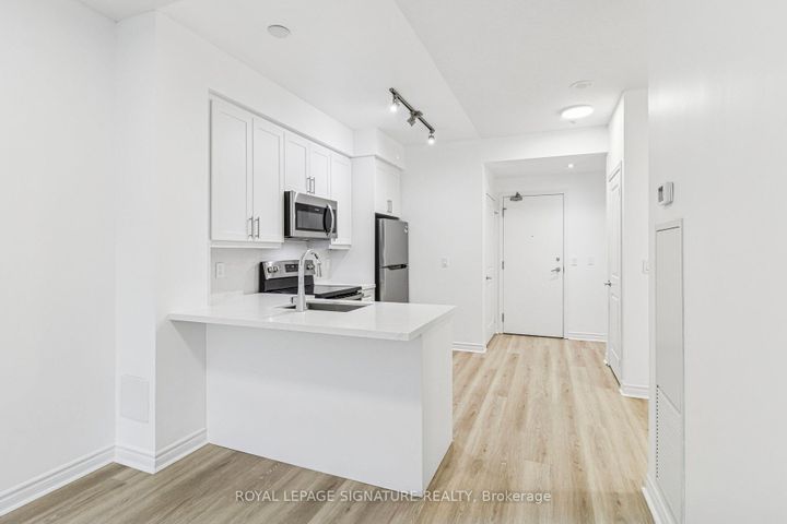 Photo 7 at 226 - 2885 Bayview Avenue, Bayview Village, Toronto
