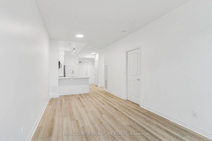 Photo 8 at 226 - 2885 Bayview Avenue, Bayview Village, Toronto