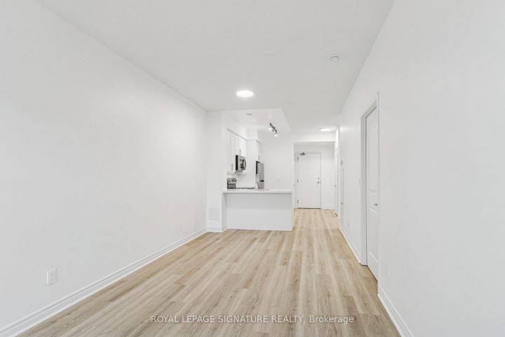 Photo 9 at 226 - 2885 Bayview Avenue, Bayview Village, Toronto