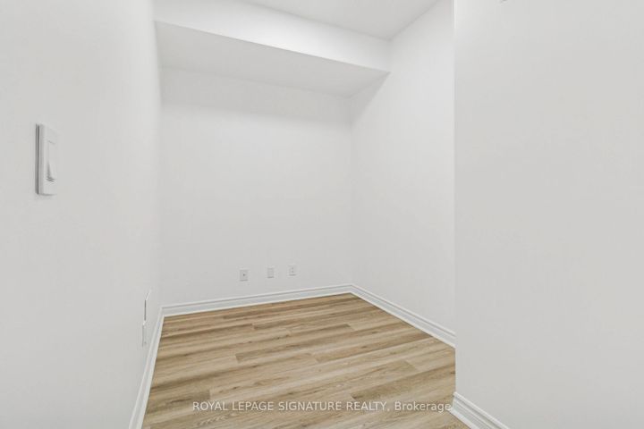 Photo 15 at 226 - 2885 Bayview Avenue, Bayview Village, Toronto