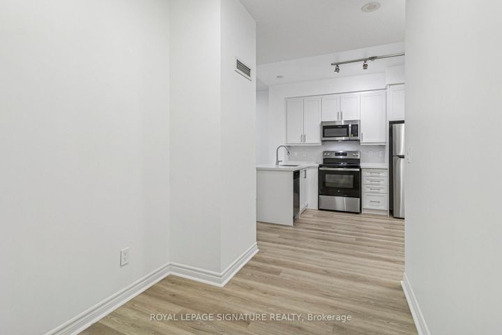 Photo 17 at 226 - 2885 Bayview Avenue, Bayview Village, Toronto
