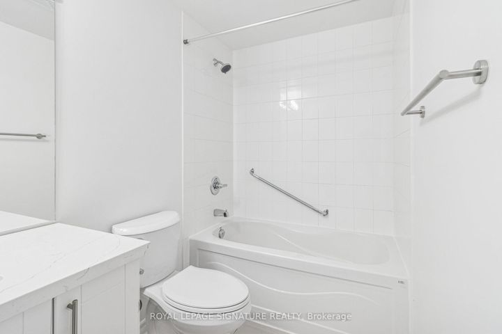 Photo 19 at 226 - 2885 Bayview Avenue, Bayview Village, Toronto