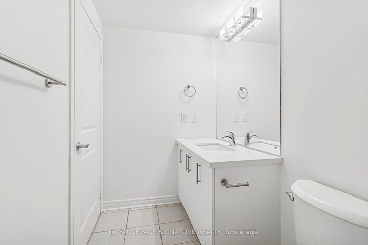 Photo 20 at 226 - 2885 Bayview Avenue, Bayview Village, Toronto