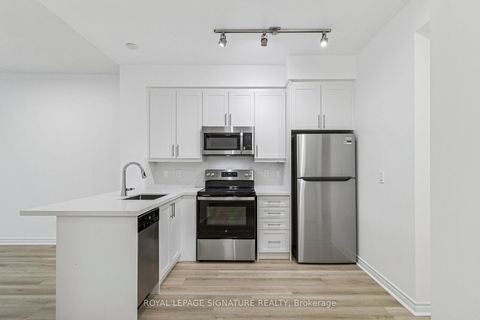 Photo 3 at 226 - 2885 Bayview Avenue, Bayview Village, Toronto