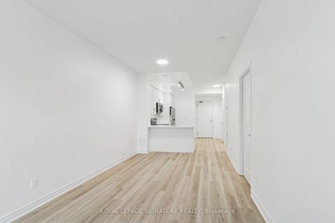 Photo 9 at 226 - 2885 Bayview Avenue, Bayview Village, Toronto