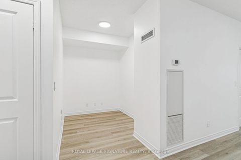 Photo 14 at 226 - 2885 Bayview Avenue, Bayview Village, Toronto