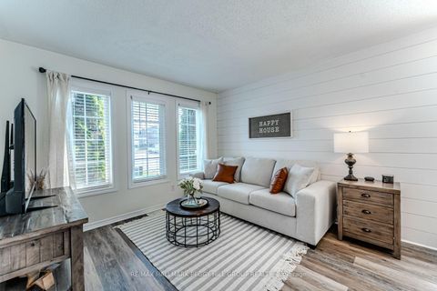 Photo 3 at 14 Regina Road, Shore, Barrie