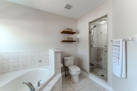 Photo 12 at 14 Regina Road, Shore, Barrie