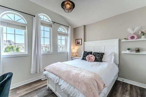 Photo 14 at 14 Regina Road, Shore, Barrie