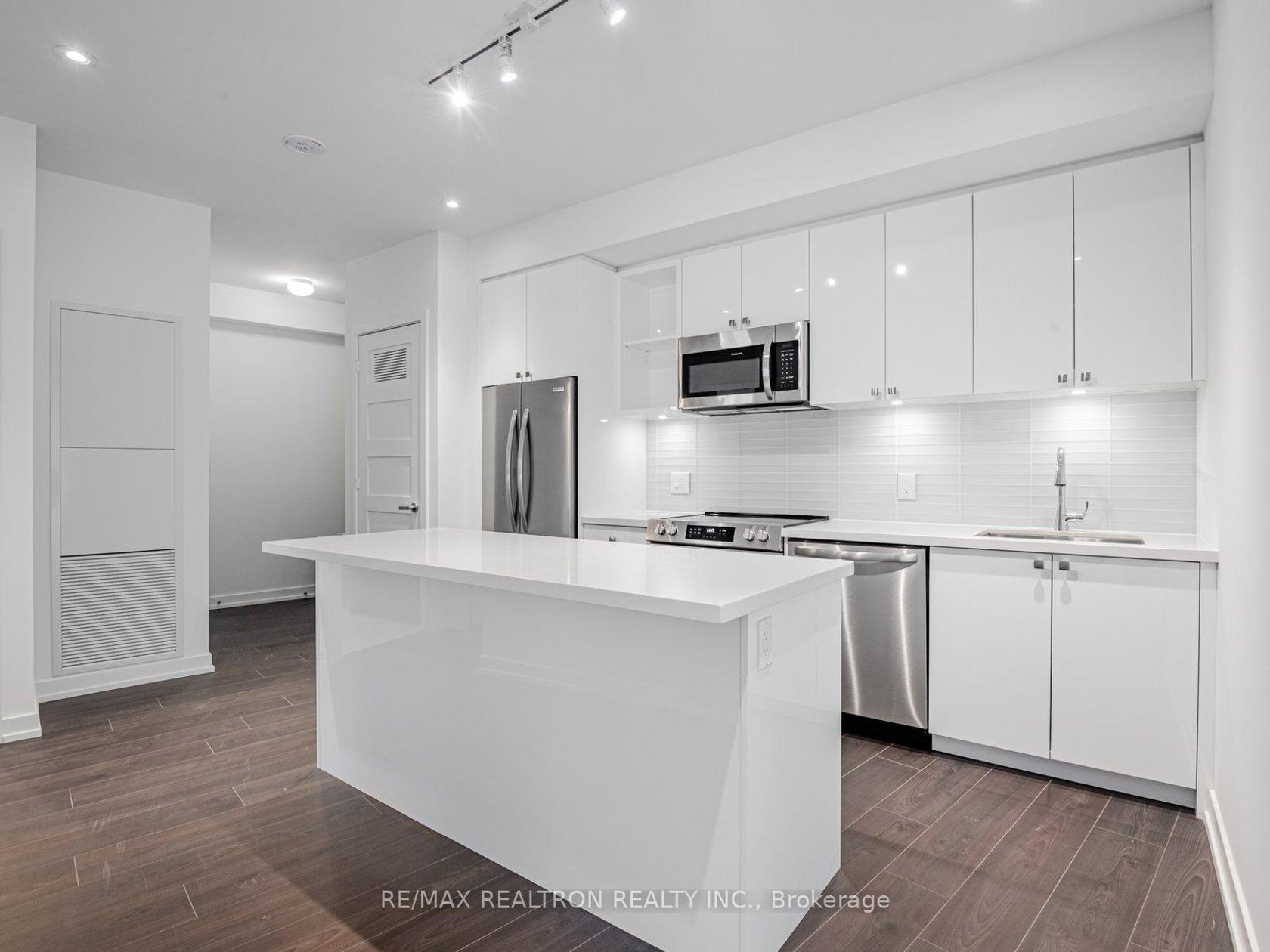 101 - 333 Sunseeker Avenue, Rural Innisfil, Innisfil photo 5