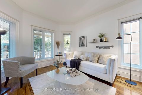 Photo 4 at 812 Foxcroft Boulevard, Wyndham, Newmarket