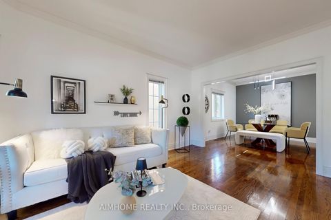 Photo 5 at 812 Foxcroft Boulevard, Wyndham, Newmarket