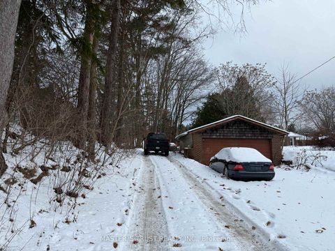 Photo 2 at 14178 Yonge Street, Aurora Estates, Aurora