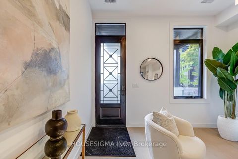 Photo 3 at 732 Adelaide Street W, Niagara, Toronto