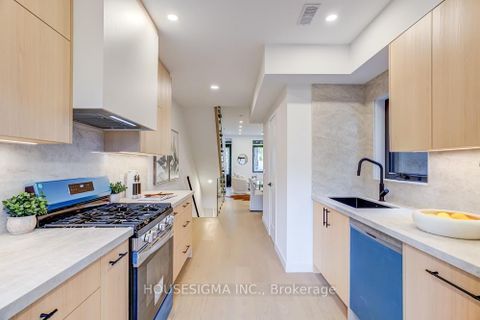 Photo 11 at 732 Adelaide Street W, Niagara, Toronto