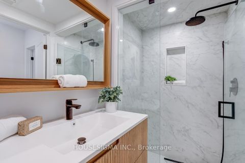 Photo 21 at 732 Adelaide Street W, Niagara, Toronto