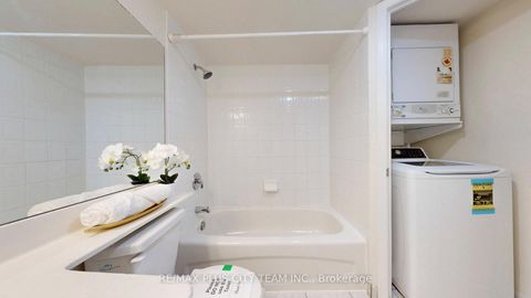 Photo 17 at 2323 - 230 Queens Quay W, Waterfront Communities C1, Toronto